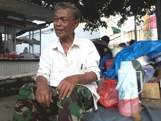 Meratapi nasib Slamet, veteran TNI jadi pedagang kopi dan gorengan