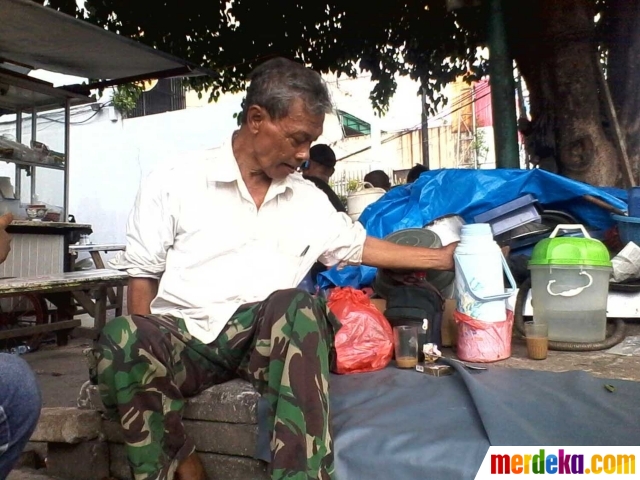 Foto : Meratapi nasib Slamet, veteran TNI jadi pedagang 