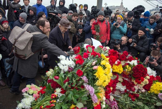 Di jembatan ini pemimpin oposisi Rusia Boris Nemtsov tewas ditembak