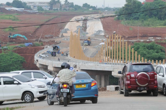 Melihat pembangunan jembatan Pondok Cabe-Cinere
