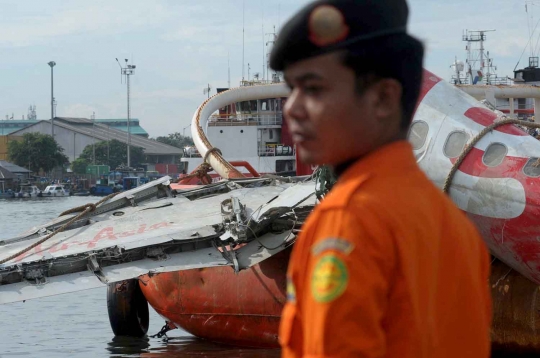 Bangkai pesawat AirAsia QZ8501 tiba di Tanjung Priok
