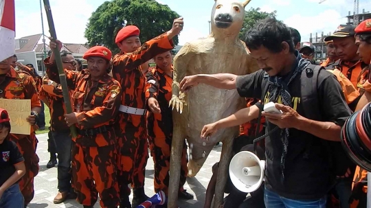 Kecam Australia, Pemuda Pancasila Purwokerto bakar kanguru