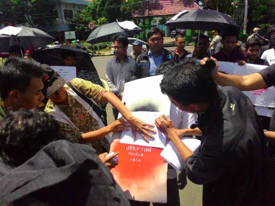 Massa antikorupsi di Malang tagih janji Jokowi berantas koruptor