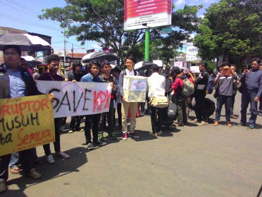 Massa antikorupsi di Malang tagih janji Jokowi berantas koruptor