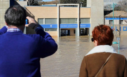 Banjir dahsyat lumpuhkan akses jalan raya di Spanyol