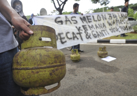 Gas 3 kg langka, aktivis tuntut Wapres JK pecat Dirut Pertamina