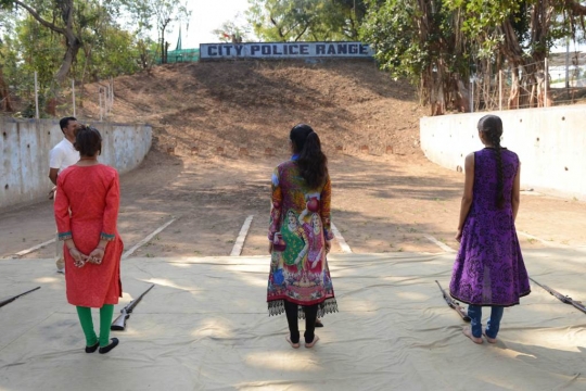 Maraknya pemerkosaan, gadis-gadis ABG di India dilatih menembak