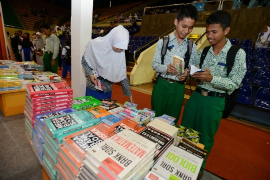 Berburu buku di Islamic Book Fair 2015