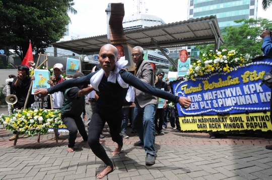 Aksi 'Kuda Troya' bertopeng Ruki simbol penyusup dan pelemahan KPK