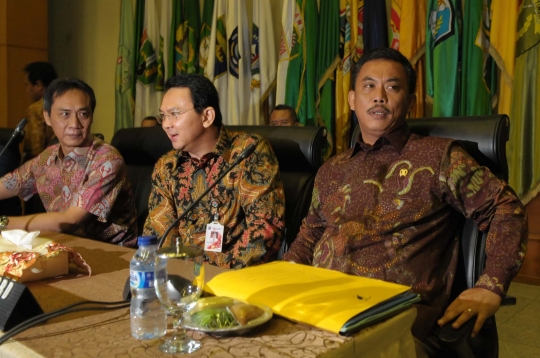 Akrabnya Ahok dan ketua DPRD DKI saat hadiri mediasi di Kemendagri