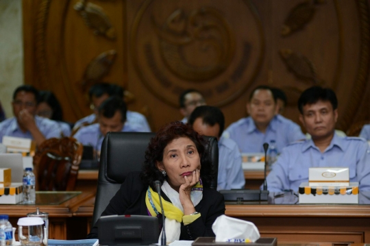 Gaya Menteri Susi saat audit perizinan kapal eks-asing