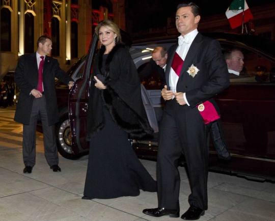 Pesona Ibu Negara Meksiko Angelica Rivera hadiri pesta di London
