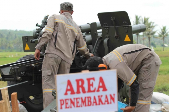 PT Pindad uji coba amunisi kaliber besar di Lumajang