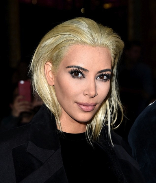 Pesona perubahan gaya rambut seksi Kim Kardashian dari masa ke masa