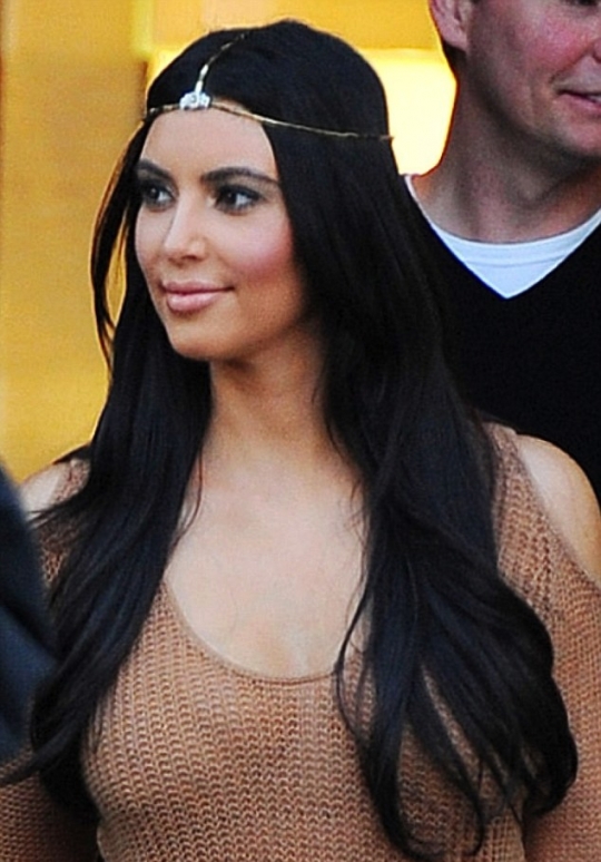 Pesona perubahan gaya rambut seksi Kim Kardashian dari masa ke masa