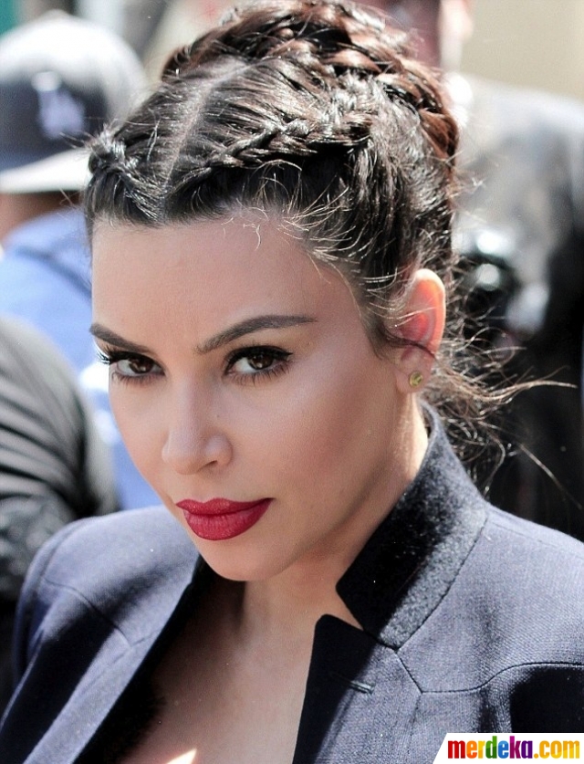 Foto Pesona perubahan gaya  rambut  seksi Kim Kardashian 