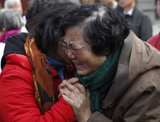 Isak tangis keluarga korban hiasi peringatan setahun hilangnya MH370