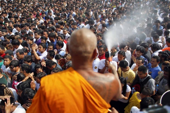 Melihat Festival Tato Ajaib di Thailand yang penuh mistis