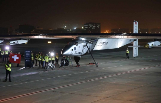 Pesawat tenaga surya Solar Impulse 2 mulai misi keliling dunia