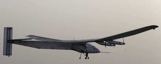 Pesawat tenaga surya Solar Impulse 2 mulai misi keliling dunia