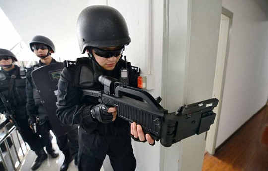 Senjata baru tim SWAT China, bisa ditekuk dan dilengkapi monitor