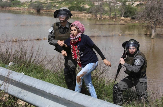 Aksi kekerasan polisi Israel hadapi demonstran wanita Palestina