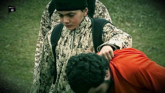 Ini aksi heboh seorang bocah ISIS eksekusi mata-mata Israel