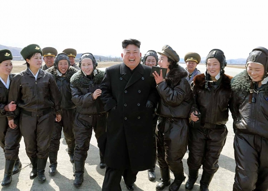 Karisma Kim Jong-un bikin tentara wanita Korea Utara 'klepek-klepek'