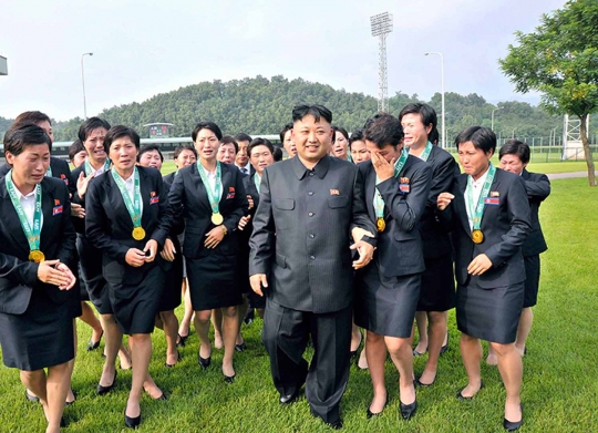 Karisma Kim Jong-un bikin tentara wanita Korea Utara 'klepek-klepek'