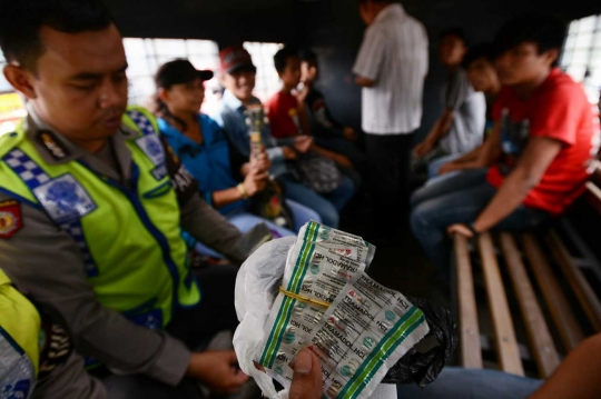 Belasan preman terjaring saat razia di Terminal Blok M