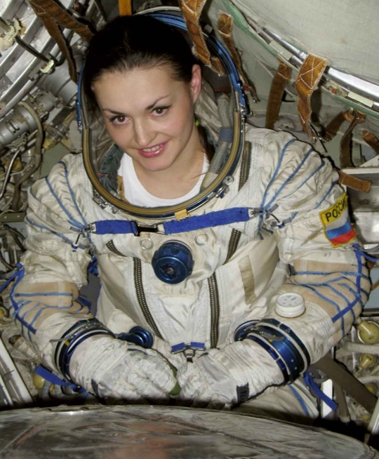 Pesona Elena Serova, kosmonaut cantik dari Rusia