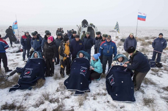 Pesona Elena Serova, kosmonaut cantik dari Rusia