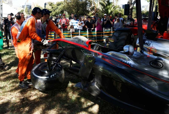 Latihan kedua, pembalap F1 McLaren alami insiden kecelakaan