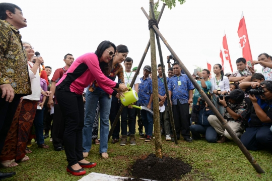 Dua 'bidadari' temani Wagub Djarot resmikan Taman Pintar Pulogadung