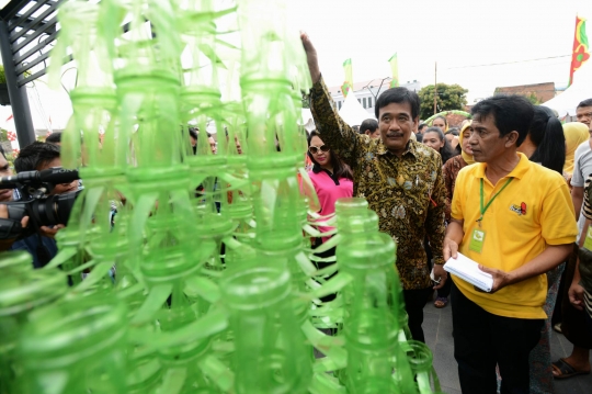 Dua 'bidadari' temani Wagub Djarot resmikan Taman Pintar Pulogadung