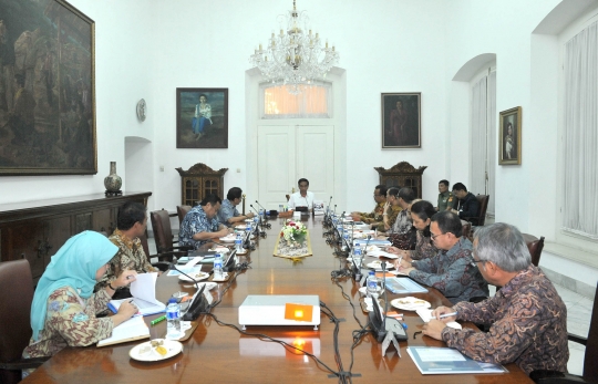 Gelar rapat, Jokowi marahi menteri lantaran tak dilapori harga beras