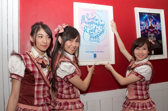 Melihat setlist baru JKT48 Sambil Menggandeng Erat Tanganku