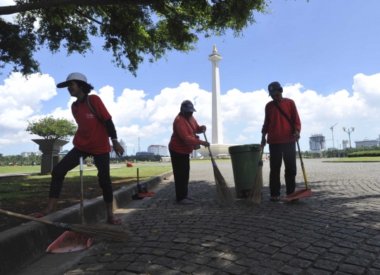 Imbas kisruh Ahok vs DPRD DKI, pekerja Monas belum digaji 3 bulan