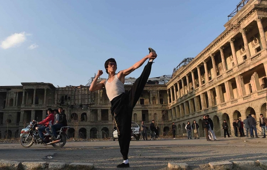 Ngaku dirinya Bruce Lee, pria Afghanistan ini jadi banyak penggemar