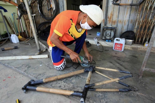 Menakjubkan, pria ini ciptakan sepeda dari bambu