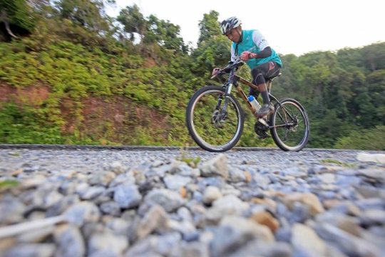 Menakjubkan, pria ini ciptakan sepeda dari bambu