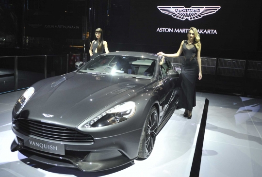 Pesona model seksi hiasi peluncuran Aston Martin di Jakarta