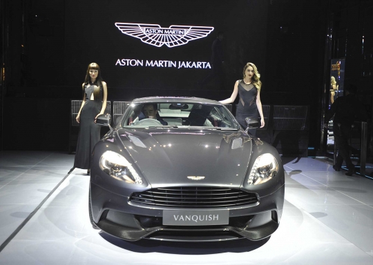 Pesona model seksi hiasi peluncuran Aston Martin di Jakarta