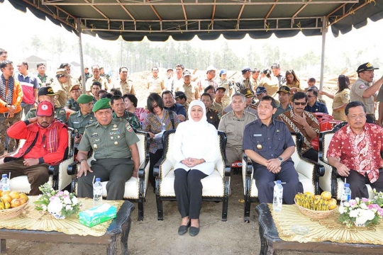 Mensos Khofifah serahkan 53 rumah untuk pengungsi Gunung Sinabung