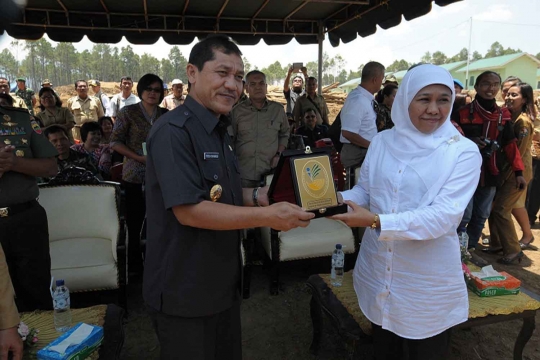 Mensos Khofifah serahkan 53 rumah untuk pengungsi Gunung Sinabung