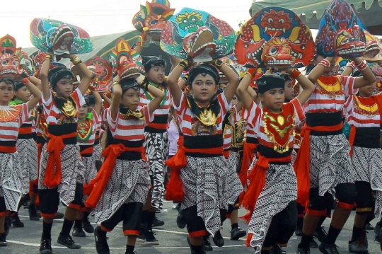 Ratusan pelajar menari tradisional sambut HUT Kabupaten Kediri