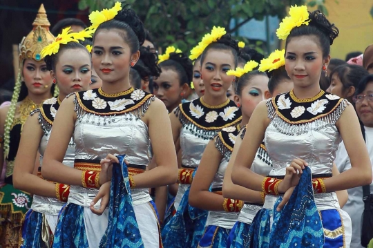 Ratusan pelajar menari tradisional sambut HUT Kabupaten Kediri