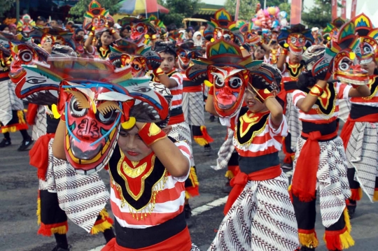 Ratusan pelajar menari tradisional sambut HUT Kabupaten Kediri