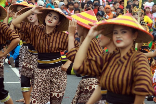 Ratusan pelajar menari tradisional sambut HUT Kabupaten Kediri