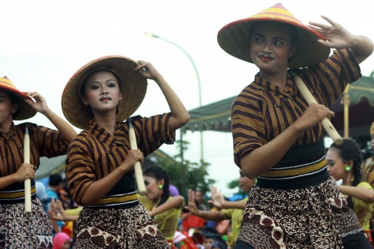 Ratusan pelajar menari tradisional sambut HUT Kabupaten Kediri